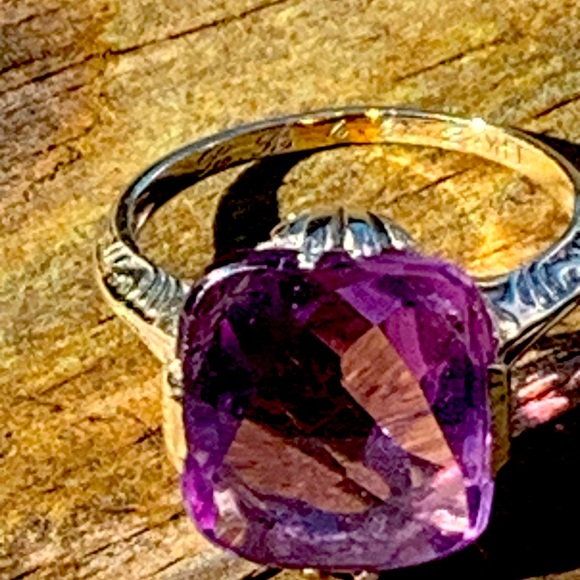 14K Vintage White Gold and Amethyst Ring - Picture 6 of 10